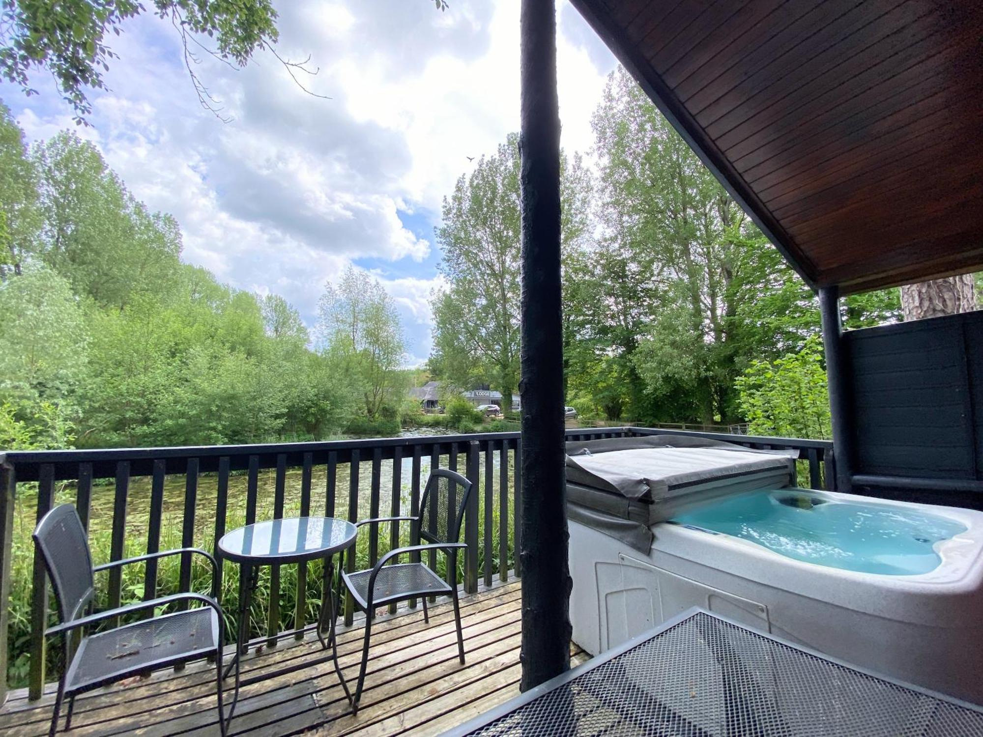 Otter 4 Hot Tub - Huntersmoon-Warminster-Bath-Salisbury Villa Luaran gambar
