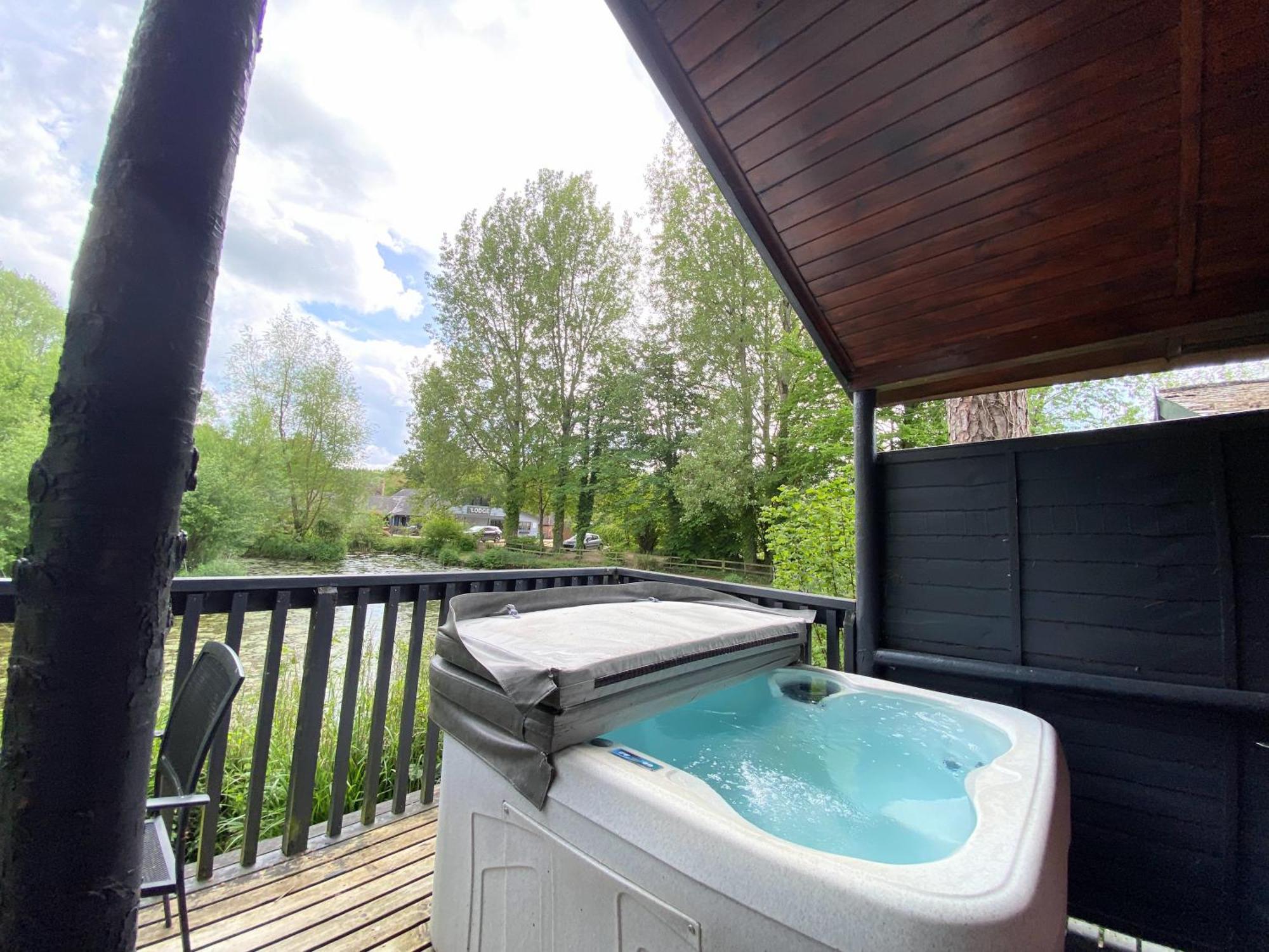 Otter 4 Hot Tub - Huntersmoon-Warminster-Bath-Salisbury Villa Luaran gambar